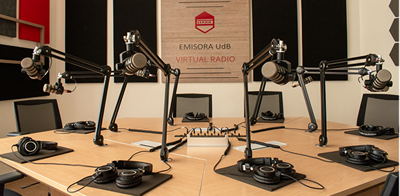 Cabina principal de UdeB Virtual Radio