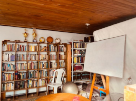 Biblioteca comunitaria, hace parte de la cultura del barrio, pero no tiene la  mejor infraestructura.