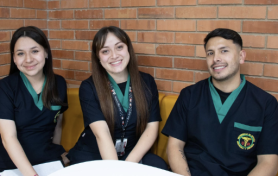 La UdeB se complace en felicitar a funcionarios y egresados médicos en su día